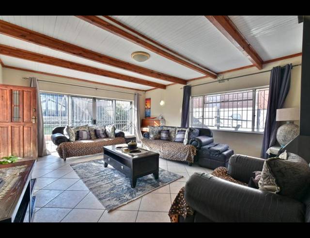 4 BEDROOM HOUSE FOR SALE IN OAKDENE